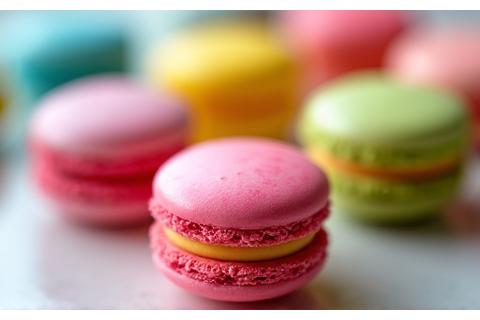 Macarons aux couleurs vibrantes